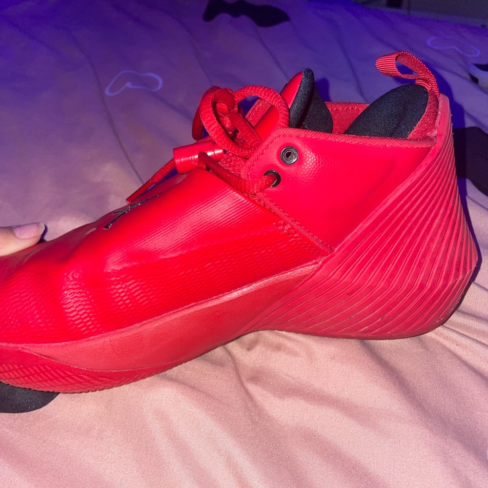 2018
Jordan Why Not Zer0.1 'University Red'